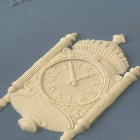 Marshall Fields 1852 - 1982 Commemorative Plate Blue Clock Design - Wedgwood - Picture 3 of 5